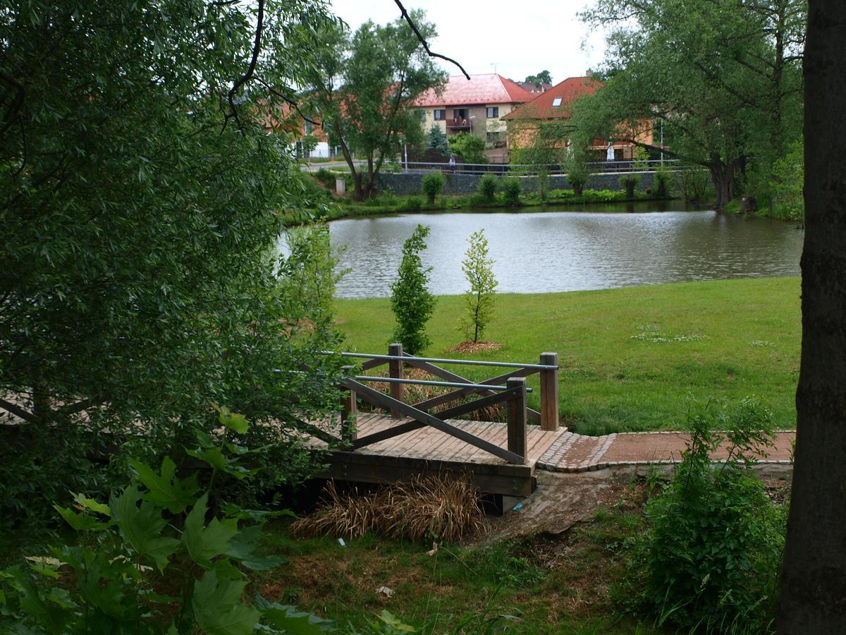 Olivuv Pivovar Dolni Brezany Экстерьер фото